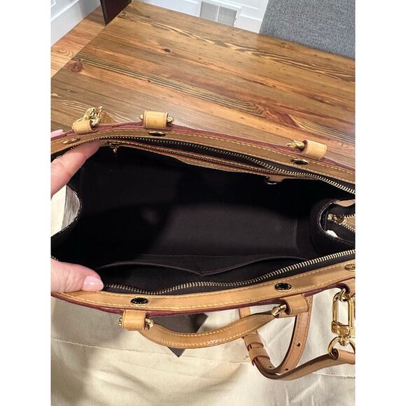 Louis Vuitton Brea MM Vernis Leather Bag - Picture 10 of 16